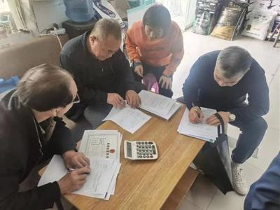 鹽湖區行政審批服務管理局 服務下沉暖人心，主動上門續證件